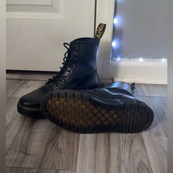 dr. martens combat boots - Picture 4 of 5